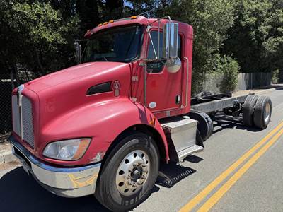 Kenworth T370 Single Axle Cab & Chassis Truck - Paccar, 300HP, Automatic