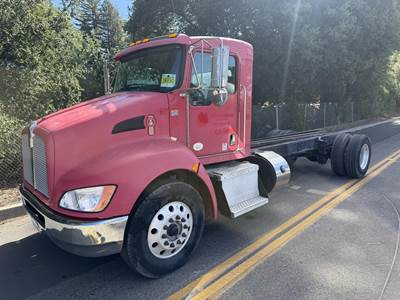 Kenworth T370 Single Axle Cab & Chassis Truck - Paccar, 300HP, Automatic