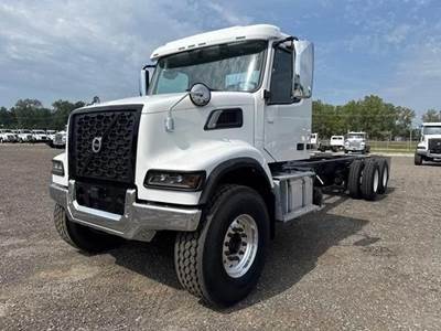 Volvo VHD64F300 Tandem Axle Cab & Chassis Truck - D13N455, 455HP, 12 Speed I Shift Automatic