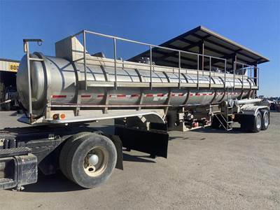 STE 4,000 GAL. Chemical / Acid Tank Trailer