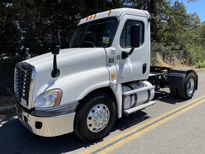 Freightliner Cascadia 125 Day Cab Truck - Detroit 410HP, 10 Speed Manual