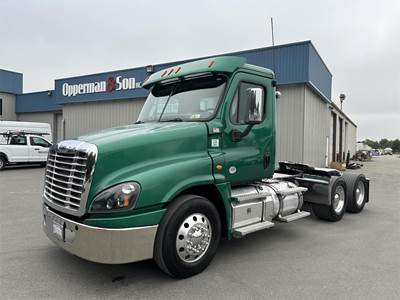 Freightliner Cascadia 125 Day Cab Truck - Detroit 450HP, 10 Speed Ultrashift Amt
