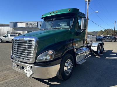 Freightliner Cascadia 125 Day Cab Truck - Detroit 525HP, 10 Speed Manual