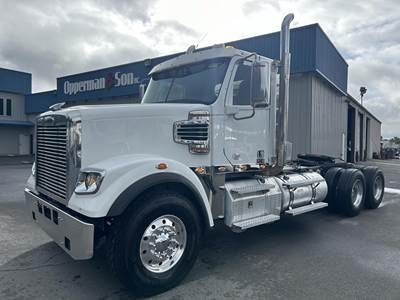 Freightliner Coronado 122 SD Day Cab Truck - Detroit 560HP, 6 Speed Allison Rds Automatic