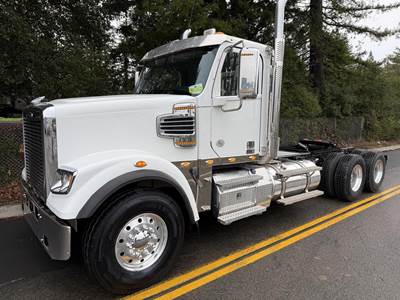 Freightliner Coronado 122 SD Day Cab Truck - Detroit 560HP, 18 Speed Manual