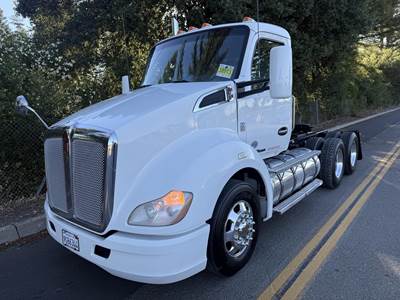 Kenworth T680 Day Cab Truck - Paccar 405HP, 10 Speed Manual