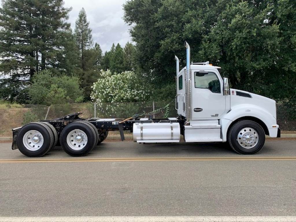 2019 Kenworth T880 Day Cab Truck - Cummins 505HP, 18 Speed Manual For