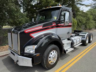 Kenworth T880 Day Cab Truck - Paccar 510HP, 13 Speed Manual