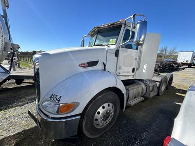 Peterbilt 384 Day Cab Truck - Paccar 380HP, 10 Speed Manual