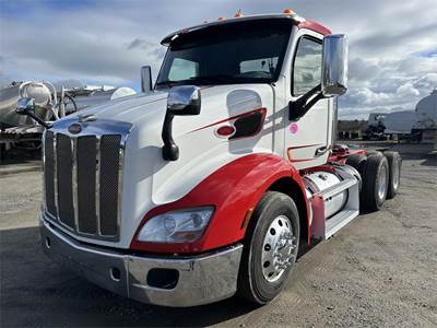 Peterbilt 579 Day Cab Truck - Paccar 380HP, 13 Speed Manual