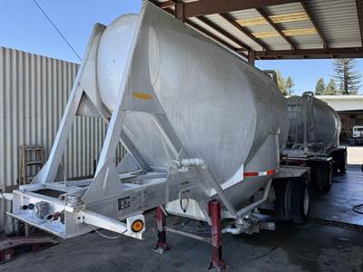 Heil 570 CU. PNEUMATIC DOUBLES Dry Bulk / Pneumatic Tank Trailer
