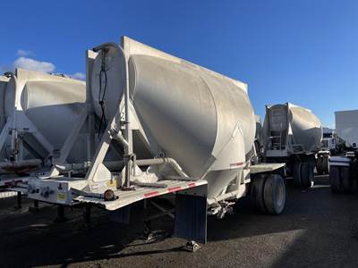 J & L Single Axle Dry Bulk / Pneumatic Tank Trailer - Spring