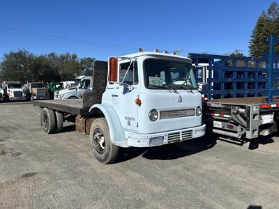 International Loadstar 18 ft Flatbed Truck - 197HP, Manual