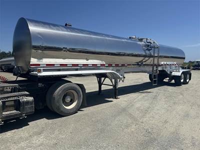 Walker Single Axle Stainless Steel Food Grade Tanker Trailer - Air Ride, Fixed Axle