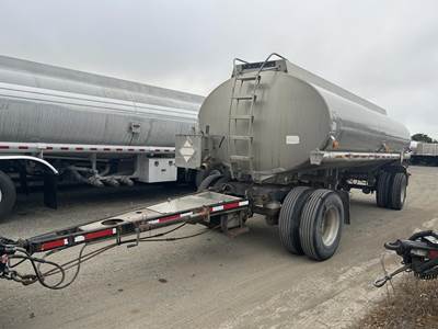 Clough 5400 GAL. Fuel Trailer