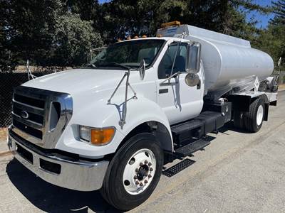 Ford F-750 Gasoline / Fuel Truck