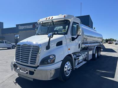 Freightliner Cascadia 113 5000 Gallon Gasoline / Fuel Truck - Detroit 470HP, 10 Speed Ultrashift Amt