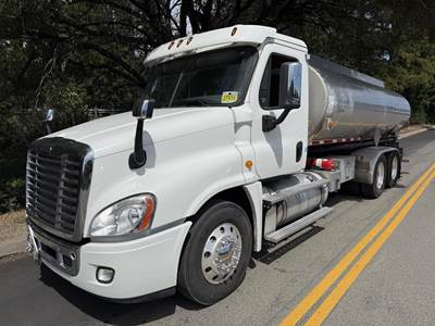 Freightliner Cascadia 125 4600 Gallon Gasoline / Fuel Truck - Detroit 450HP, 10 Speed Manual