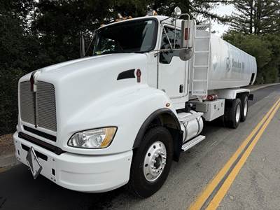 Kenworth T440 4200 Gallon Gasoline / Fuel Truck - Cummins 380HP, 10 Speed Manual