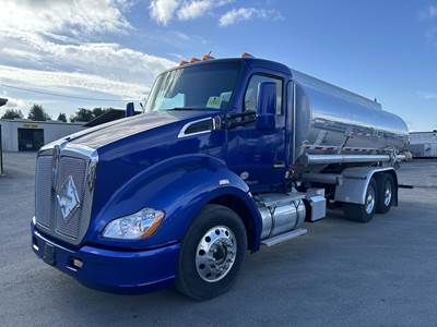 Kenworth T680 4700 Gallon Gasoline / Fuel Truck - Paccar 430HP, 12 Speed Amt