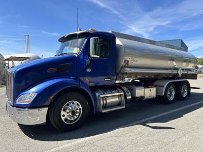 Peterbilt 389 4592 Gallon Gasoline / Fuel Truck - Cummins 425HP, 10 Speed Manual