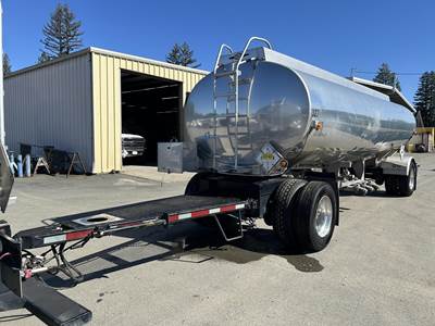 Peterbilt 579 5500 Gallon Gasoline / Fuel Truck