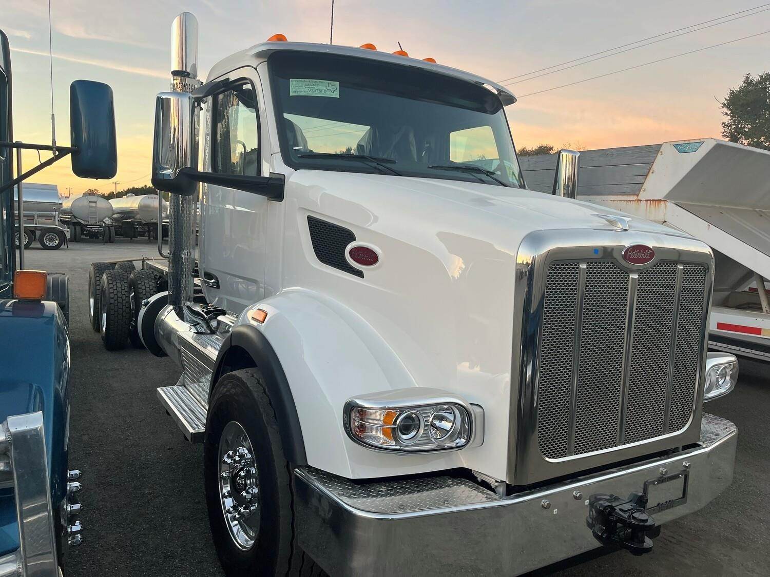 2023 Peterbilt 567 Tandem Axle Hooklift Truck Paccar, 510HP, 6 Speed