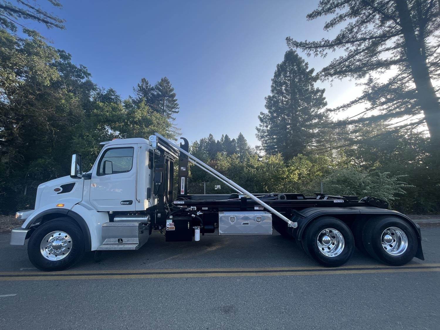 2024 Peterbilt 567 Tandem Axle Hooklift Truck Paccar, 510HP, 6 Speed