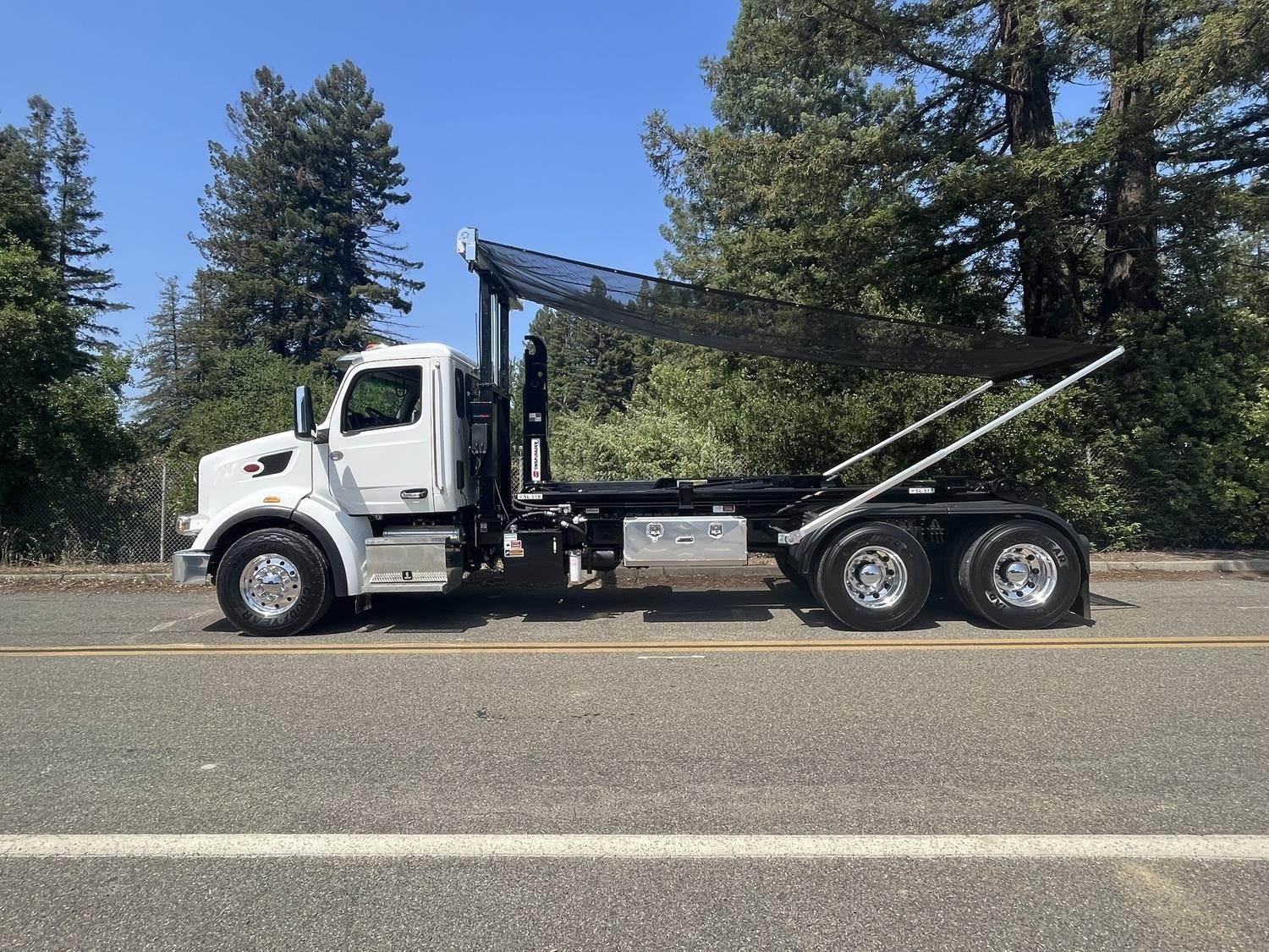 2024 Peterbilt 567 Tandem Axle Hooklift Truck Paccar, 510HP, 6 Speed