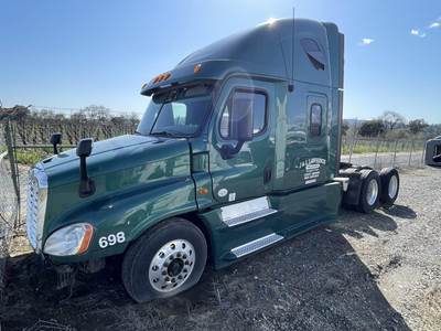 Freightliner Cascadia 125 Sleeper Semi Truck