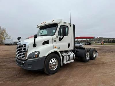 Freightliner Cascadia 113 Day Cab Truck - Detroit 410HP, 12 Speed Dt12 Amt