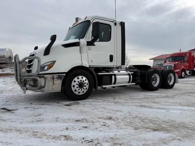 Freightliner Cascadia 116 Day Cab Truck - Detroit 450HP, 12 Speed Dt12 Amt