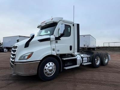 Freightliner Cascadia 116 Day Cab Truck - Detroit 470HP, 12 Speed Dt12 Amt