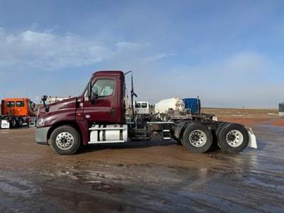 Freightliner Cascadia 125 Day Cab Truck - Detroit 455HP, 13 Speed Manual