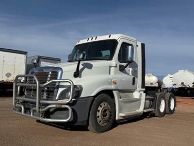 Freightliner Cascadia 125 Evolution Day Cab Truck - Detroit 455HP, 12 Speed Dt12 Automatic