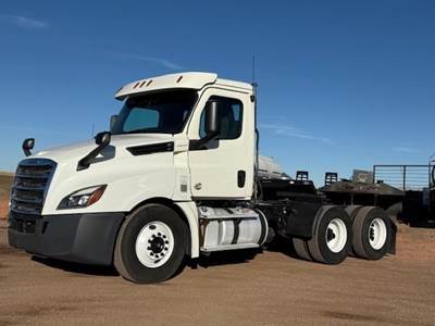 Freightliner Cascadia 126 Day Cab Truck - Detroit 435HP, 12 Speed Dt12 Automatic