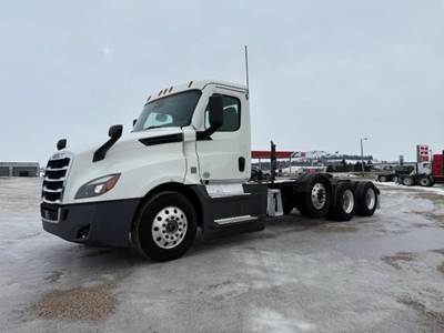 Freightliner Cascadia 126 Tri Axle Day Cab Truck - Detroit 475HP, 12 Speed Dt12 Amt