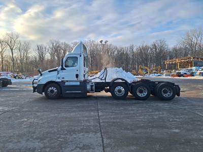 Freightliner Cascadia 126 Tri Axle Day Cab Truck - Detroit 475HP, 12 Speed Dt12 Amt
