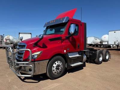 Freightliner Cascadia 126 Day Cab Truck - Detroit 450HP, 12 Speed Dt12 Amt