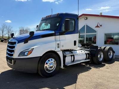 Freightliner Cascadia 126 Day Cab Truck - Detroit 455HP, 12 Speed Dt12 Amt