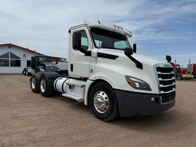 Freightliner Cascadia 126 Day Cab Truck - Detroit 435HP, 12 Speed Dt12 Amt