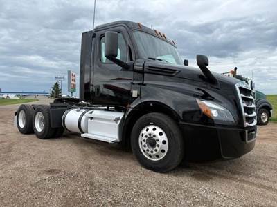Freightliner Cascadia 126 Day Cab Truck - Detroit 455HP, 12 Speed Dt12 Amt