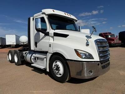 Freightliner Cascadia 126 Day Cab Truck - Detroit 455HP, 12 Speed Dt12 Amt