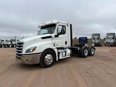 Freightliner Cascadia 126 Day Cab Truck - Detroit 455HP, 12 Speed Dt12 Amt
