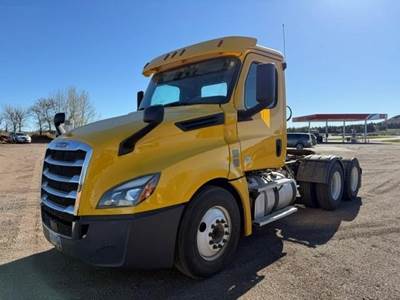 Freightliner Cascadia 126 Day Cab Truck - Detroit 435HP, 12 Speed Dt12 Amt