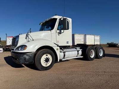 Freightliner Columbia 120 Day Cab Truck - Detroit 455HP, 10 Speed Manual