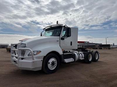 International LT Day Cab Truck - Cummins 450HP, 13 Speed Amt