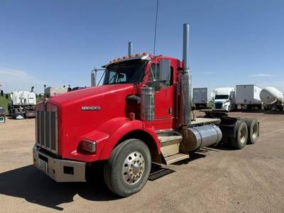 Kenworth T800 Day Cab Truck - Caterpillar 550HP, 13 Speed Manual