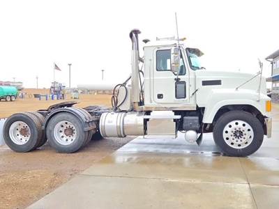 Mack Pinnacle CHU613 Rawhide Day Cab Truck - MP8 415HP, 10 Speed Manual