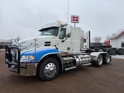 Mack Pinnacle CXU613 Day Cab Truck - MP8-445C 445HP, 10 Speed Manual